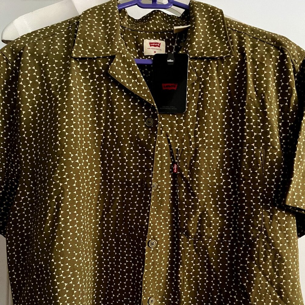 Levi's Olive Green Short Sleeve Button-Down Shirt with White Geometric Print